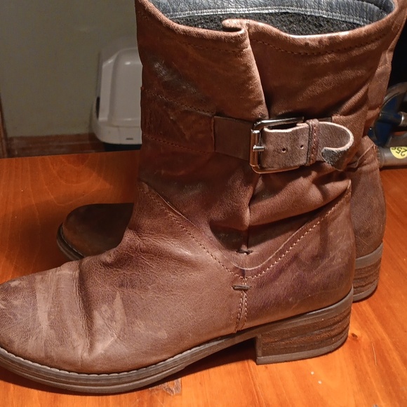 Clarks Brown Heeled Boots with Decorative Buckle Size 7.5 - Picture 3 of 13